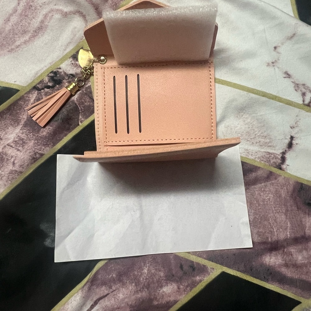 Cute Peach Wallet - Picture 3 of 4